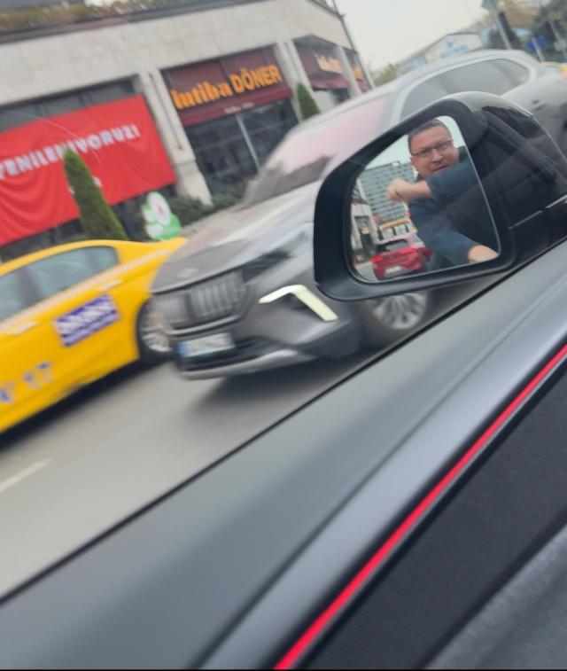 Kagithane De Trafikte Tartistigi Surucunun 19287315 9157 M