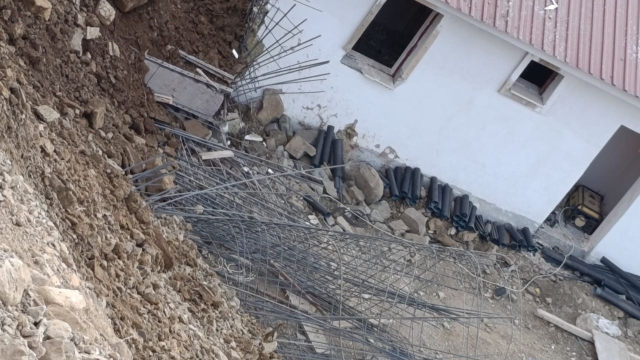 Kahramanmarasta Heyelan Insaat Halindeki Evler Toprak Altinda Kaldi 17625257492392