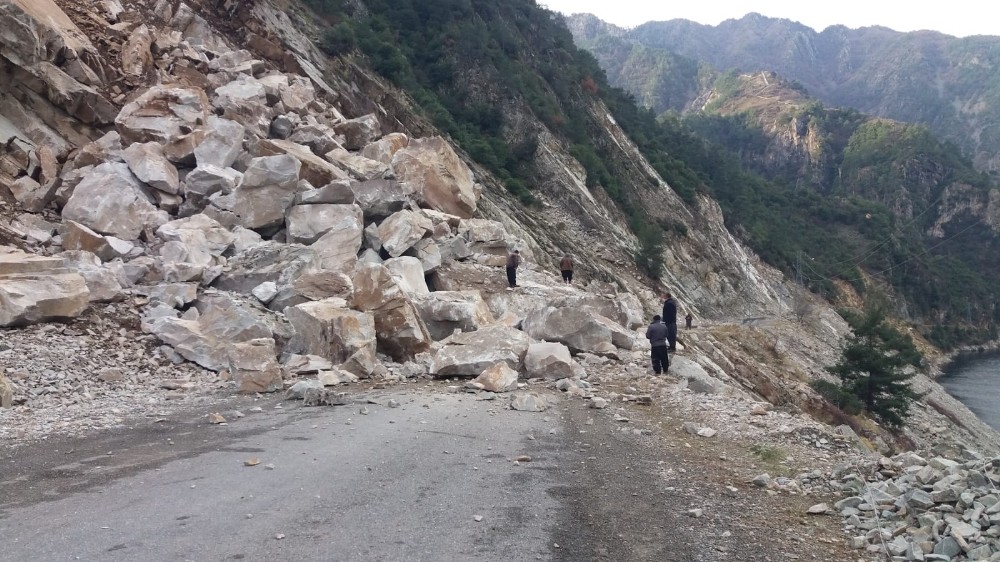 Kahramanmarasta Siddetli Yagis Nedeniyle Dagdan Ko 1610972131513-1