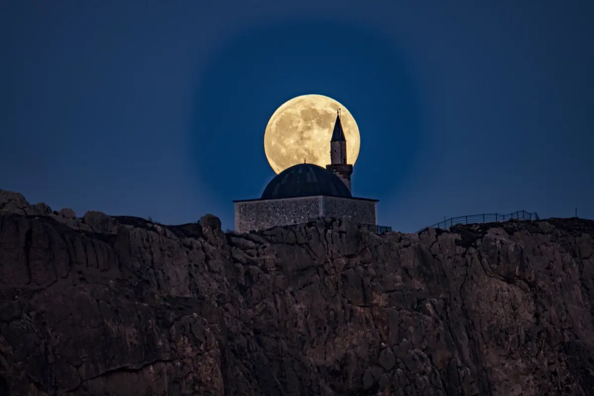 Kasim Dolunayi Van Semalarinda Gorsel Solen S 19223525 Amp