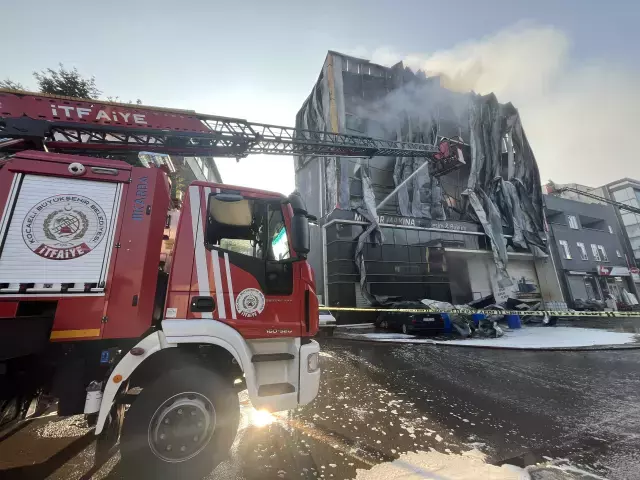 Kocaeli Nde Parfum Deposunda Yangin 6 Kisi 19231765 268 M