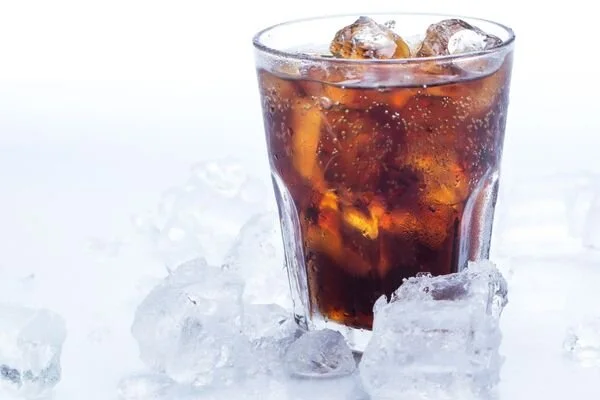 Kolanin Zararlari Kola Ictikten Sonra Vucutta Neler Oluyor