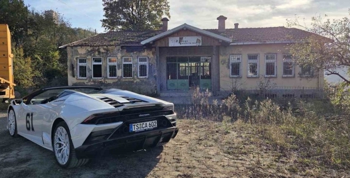 Koy Yollarinda Lamborghini Surprizi Almanya Dan Gelen Gurbetci Trabzon U Salladi 1764485932