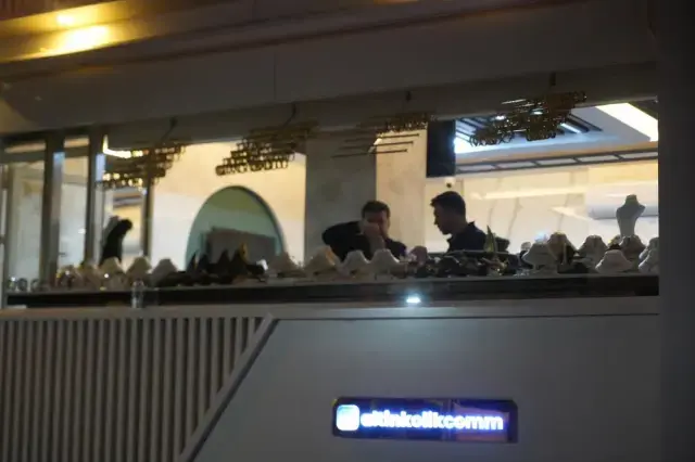 Kuyumcuda Tahliye Alarmi Altinlarin Pesine Dustu 19207723 4397 M