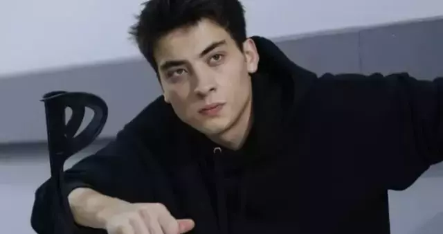 Melis Isiten Ve Atakan Ozkaya Sevgili Mi Melis 19292946 3007 M