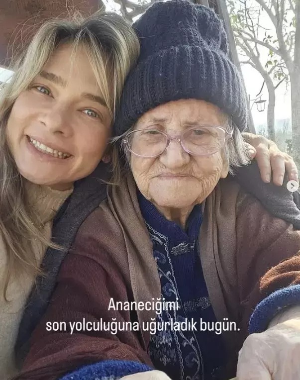 Muge Boz Yasta Aile Buyugune Duygusal Veda 19231470 4682 M