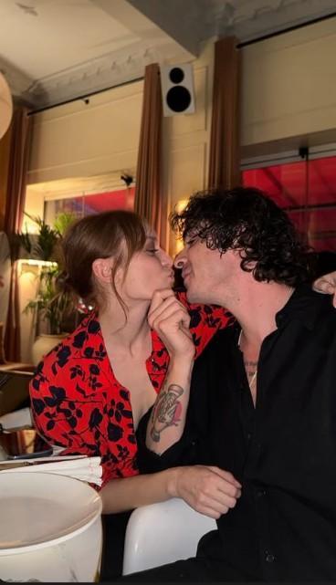 Nilperi Sahinkaya Dan Sevgilisiyle Romantik 19253207 7348 M