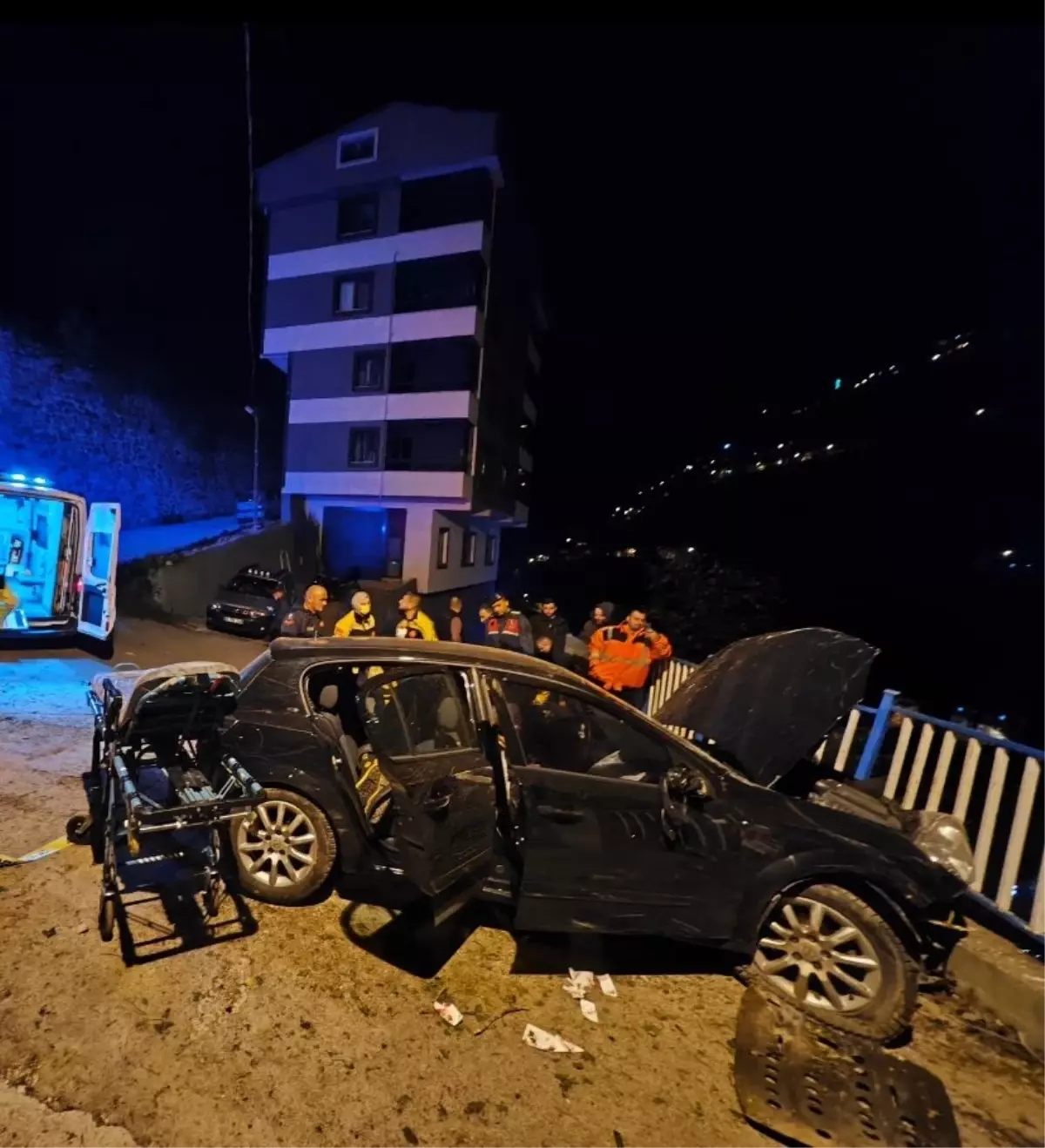 Otomobil Alt Yola Dustu Surucu Oldu Kardesi Y 19282424 Amp