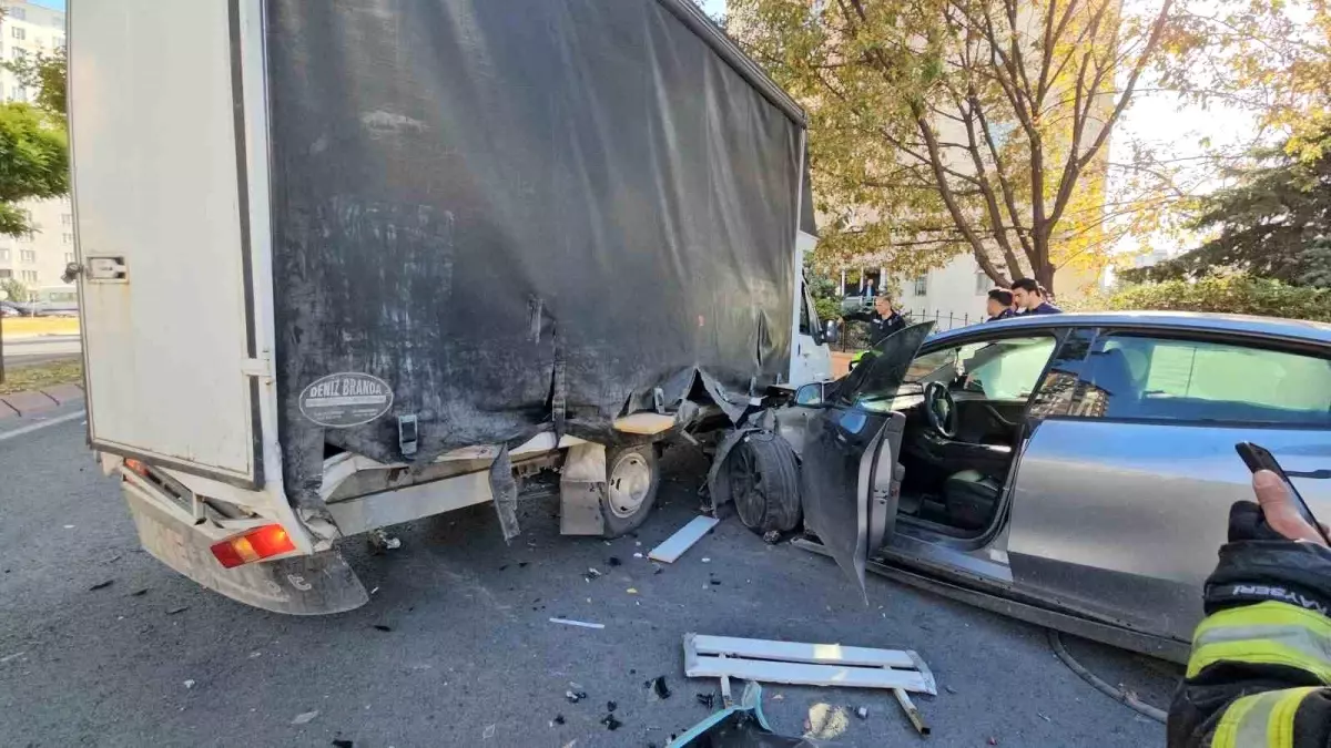 Otomobilini Hizini Denerken Perte Cikardi 19223533 Amp