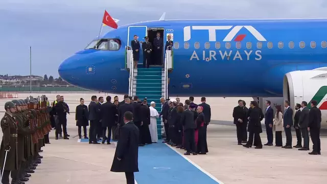 Papa 14 Leo Lubnan A Gitmek Uzere Turkiye Den 19308351 8291 M