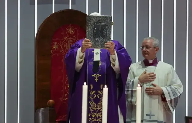 Papa 14 Leo Volkswagen Arena Da Yaklasik 4 Bin 19306543 5961 M