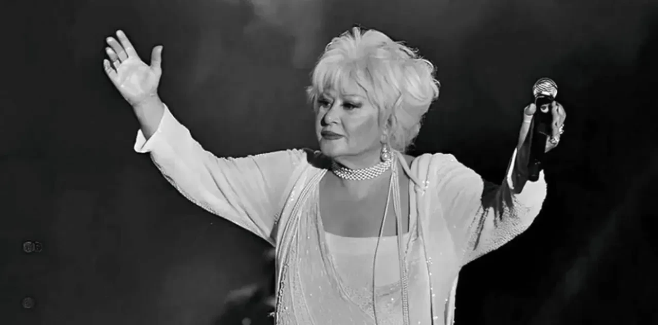 Pelin Akil Ve Burcu Biricik Muazzez Abacinin Olum Haberini Galada Aldi Birkac Saniye 3263293 202511131111 2