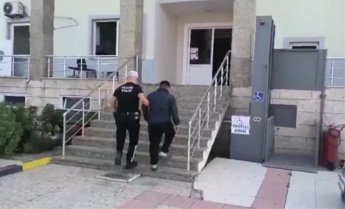 Plakasini Kapattigi Motosiklet Ile Tek Teker 19240258 Amp