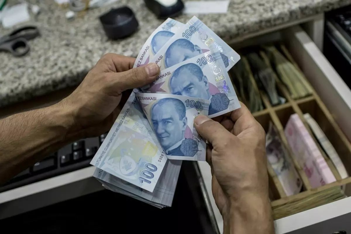 Polis Ogretmen Doktor Iste Merkez Bankasi Nin 19228721 3525 Amp