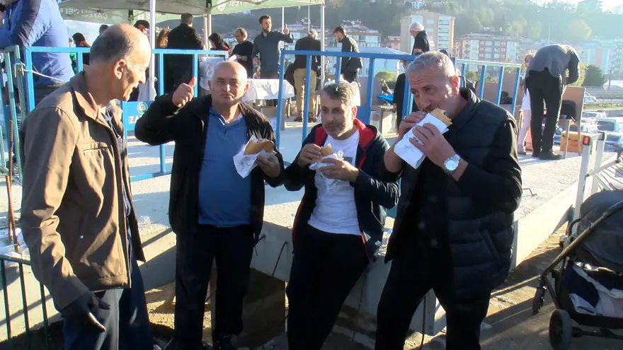 R I Z E D E K I F E S T I V A L D E 2 T O N H A M S I 2 S A A T T 1029530 305458 111987