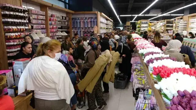 Saatlerce Kuyruk Beklediler Kimi Istedigini A 4 19232563 O