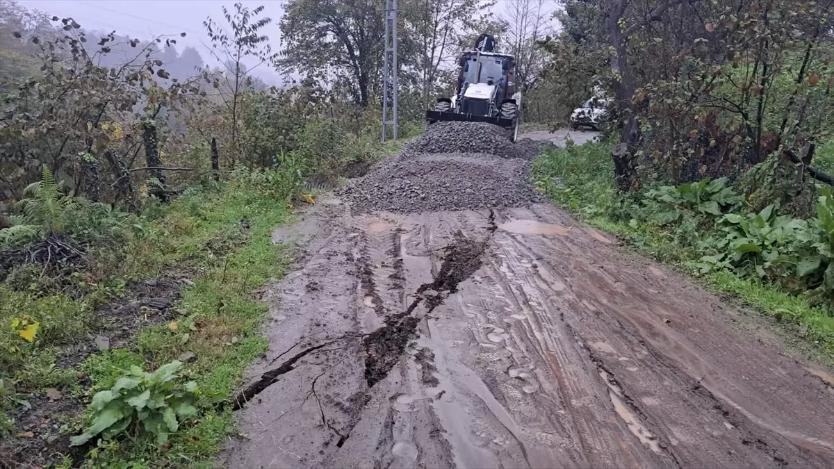 Salipazari Nda Coken Yol Onarilarak Yeniden 19257278 Amp