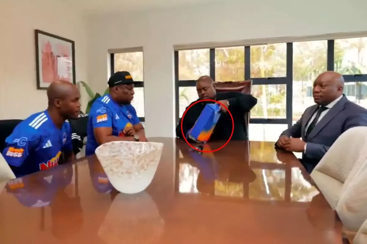 Sampiyon Olan Futbolculara Tam 250 000 Dolar Verdi 19249287 7439 Amp