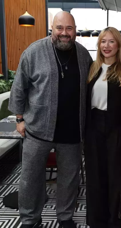 Somer Sivrioglu Yeni Bir Aska Yelken Acti 19250422 8959 M