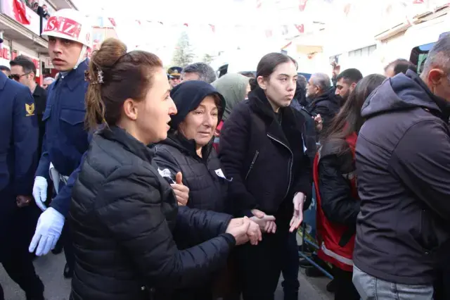 Turkiye Sehitlerini Ugurladi 19254401 1548 M