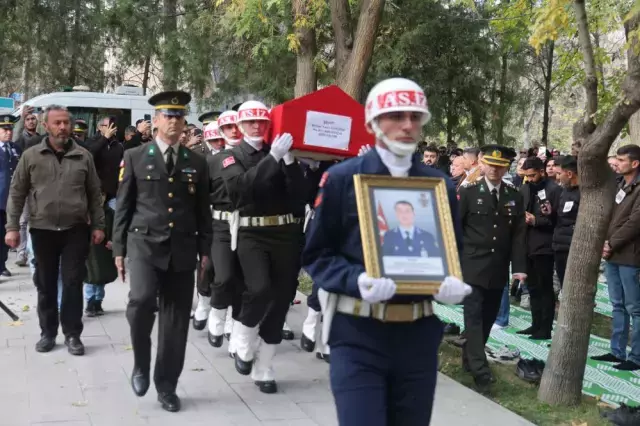 Turkiye Sehitlerini Ugurladi 19254401 2910 M