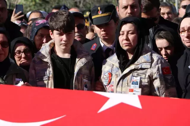 Turkiye Sehitlerini Ugurladi 19254401 4431 M