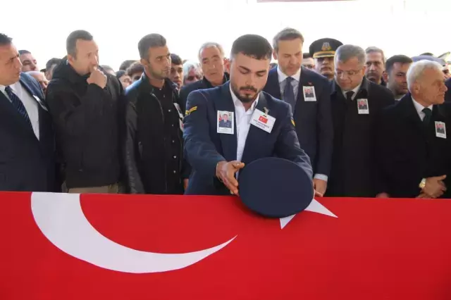 Turkiye Sehitlerini Ugurladi 19254401 5802 M