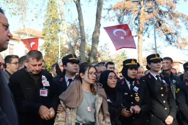 Turkiye Sehitlerini Ugurladi 19254401 6862 M