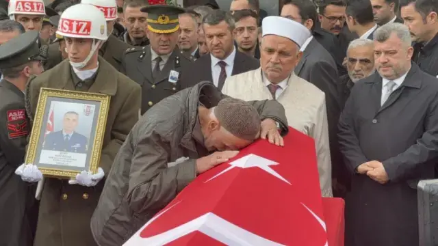 Turkiye Sehitlerini Ugurladi 19254401 7391 M