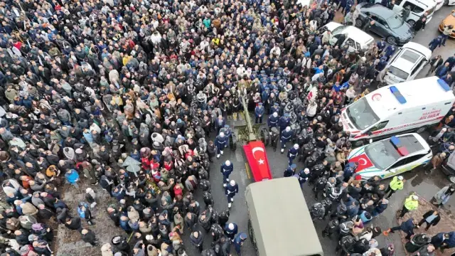Turkiye Sehitlerini Ugurladi 19254401 9502 M