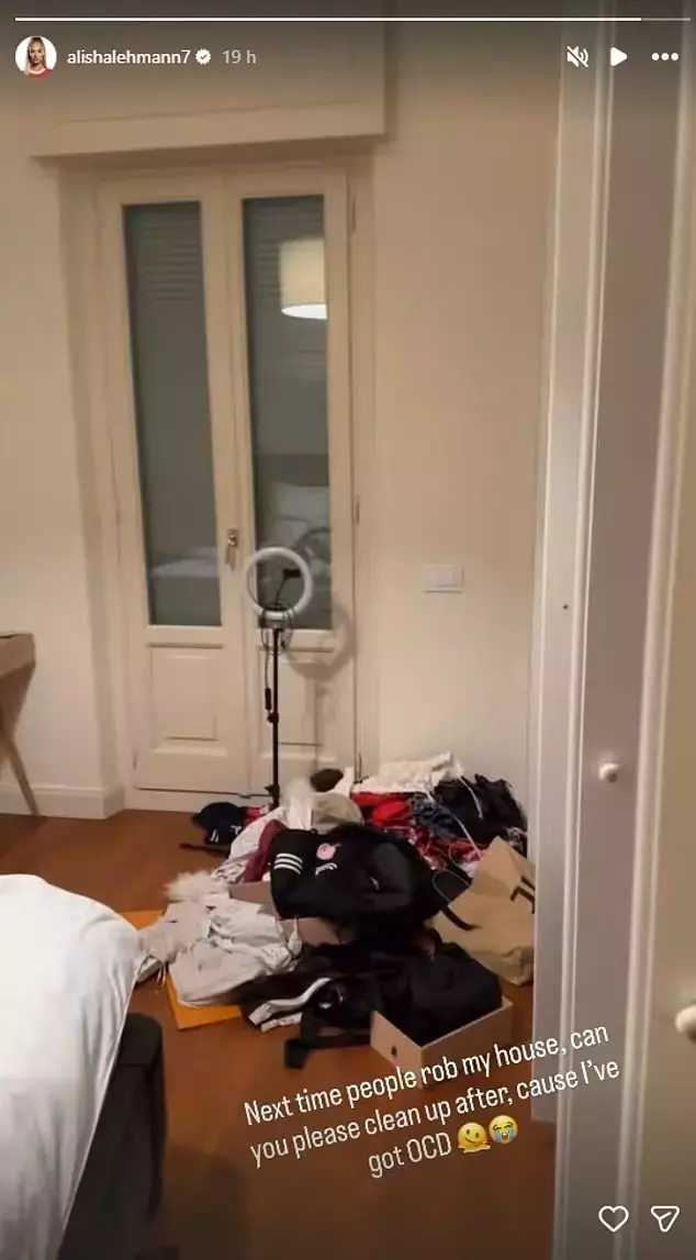 Unlu Futbolcu Alisha Lehmann In Evi Soyuldu 19268193 1399 M