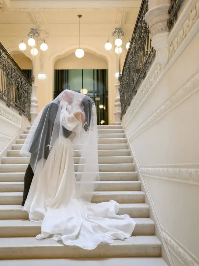 Unlu Oyuncu Budapeste De Dunya Evine Girdi 19308692 4630 M