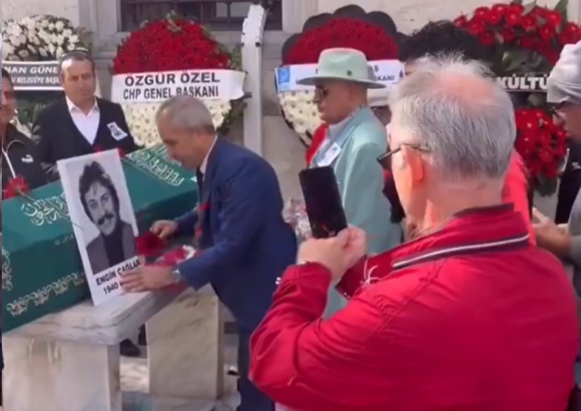 Yesilcam In Jonu Engin Caglar In Cenazesinde 19211368 8134 M