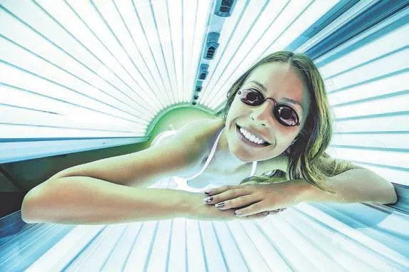 0X0 Solaryum Cilt Kanseri Riskini 3 Kat Artiriyor 1766330740198