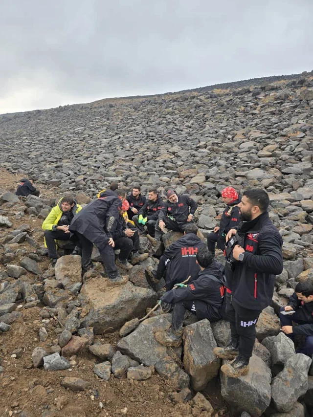 10 Yasindaki Cocuk Yarali Halde Topraga Gomulu 19333092 6545 M