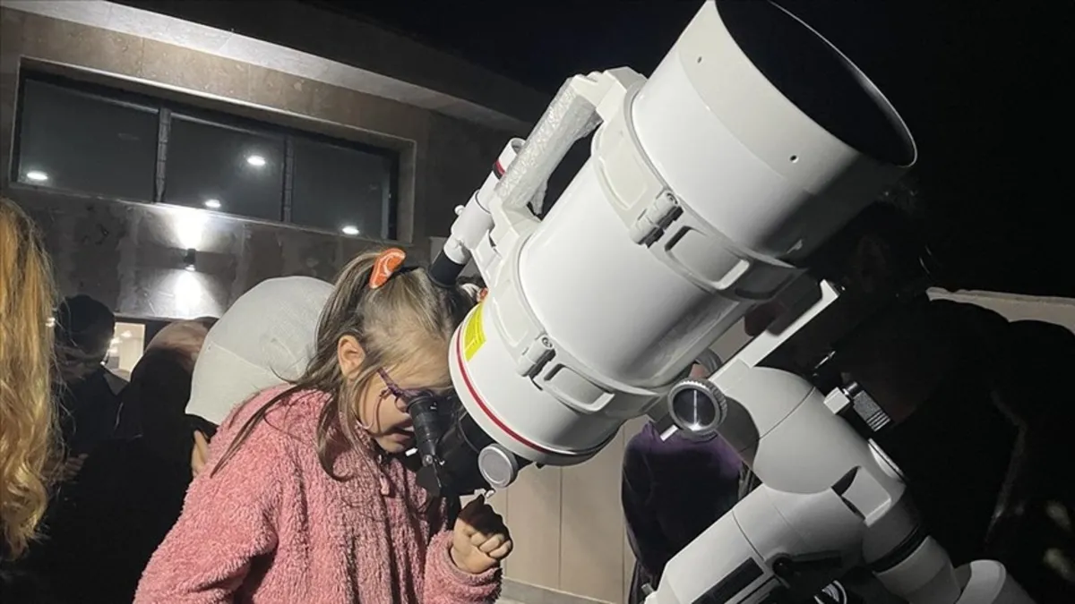 1200X675 Trabzonda Ogrenciler Dolunayi Gozlemledi 1764878784239