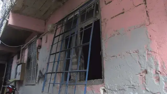 3 Cocugun Can Verdigi Yanginda Anne Ve Baba 19347866 5774 M