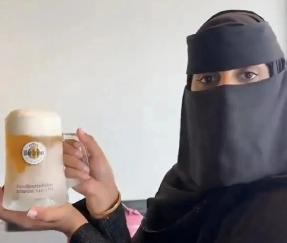 6936Df903F706609 W1200Xh1017