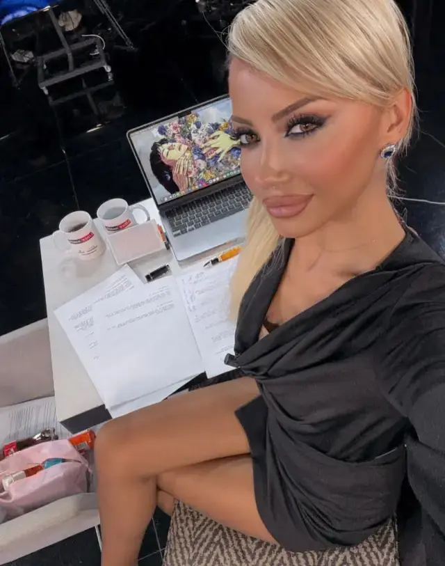 Ak Partili Isim Tepki Gostermisti Iste Giyimiyle 19364336 8964 M