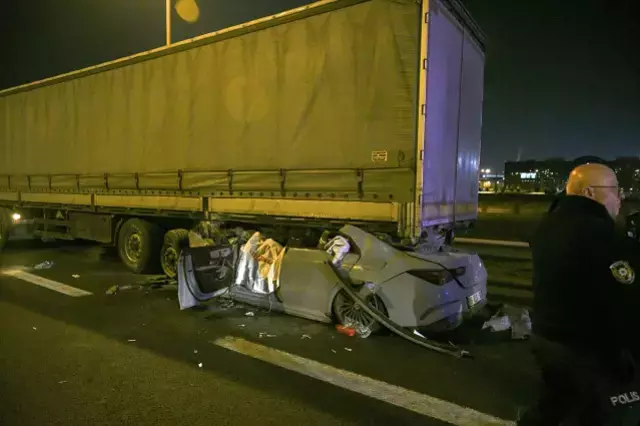 Ankara Da Bir Otomobil Tirin Altina Girdi 2 Olu 19328776 8188 M