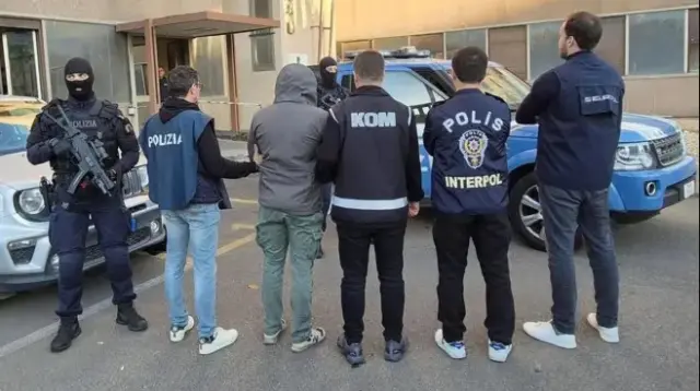 Baris Boyun Davasinda Durusma Salonu Karisti 19381451 3890 M