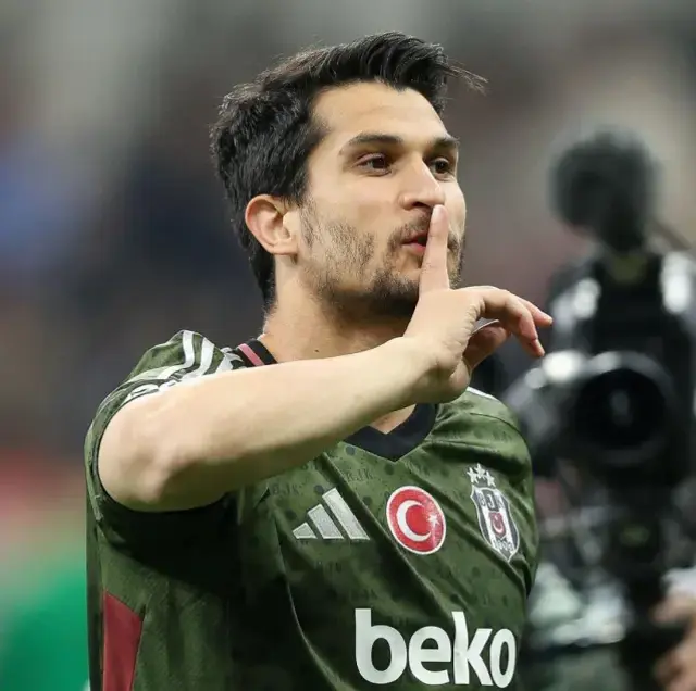 Besiktas Iki Futbolcunun Kalemini Kirdi 19395450 8745 M