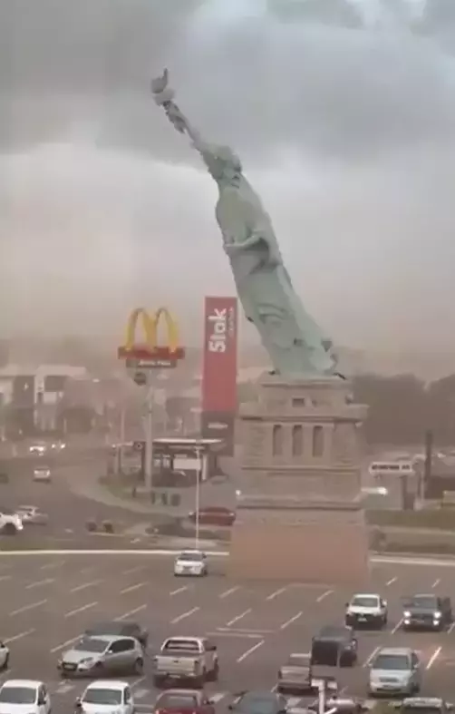 Brezilya Da Firtina Dehseti 24 Metrelik Ozgurluk 19361908 8096 M