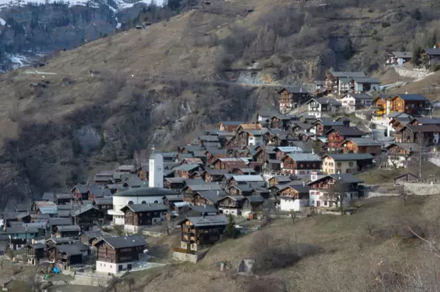 Bu Koye Tasinanlara 1 Milyon Lira Veriyorlar 19386463 8017 M