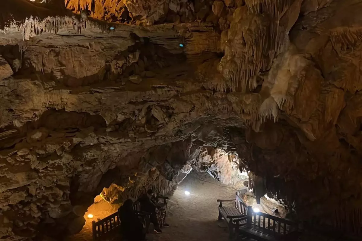 Bu Magarada 15 Gun Boyunca Yarim Saat Kalan Olum 19336649 6206 Amp