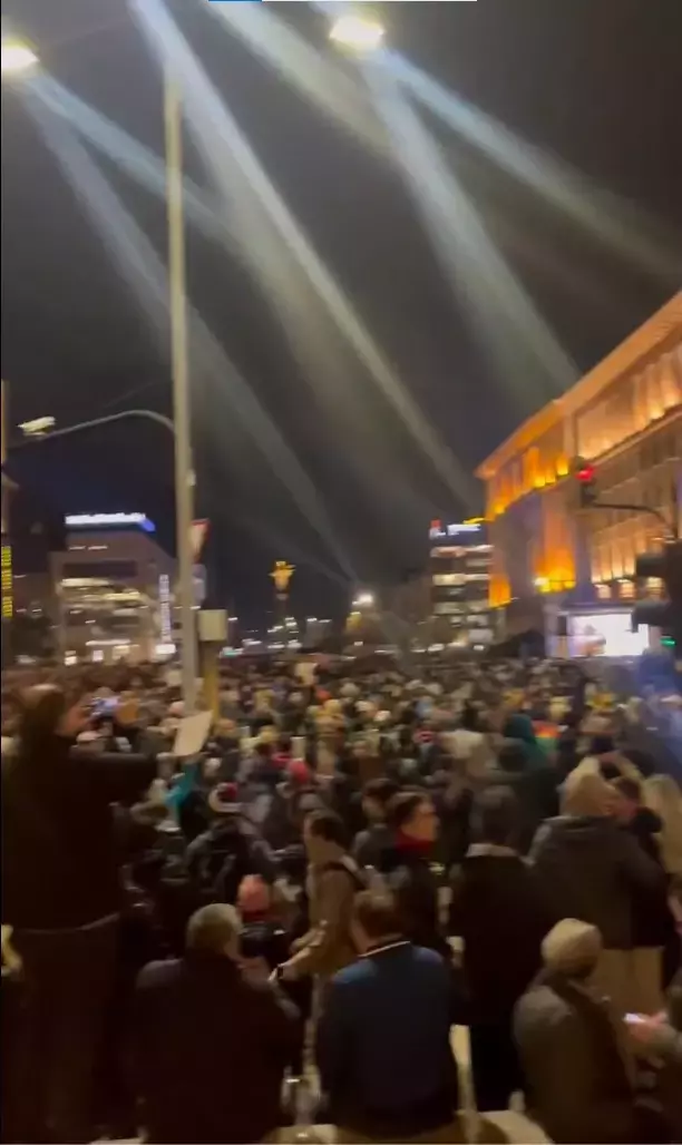 Bulgaristan Alev Alev On Binlerce Kisi Sokaklara 19315008 7161 M