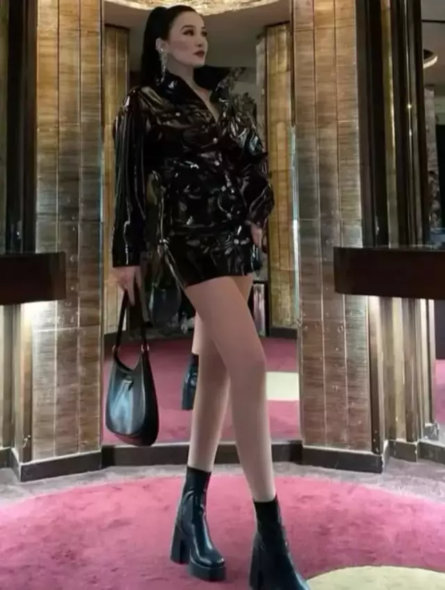 Carkifelek In Efsane Hostesi Emel Ozkiziltas In 19365742 7186 M