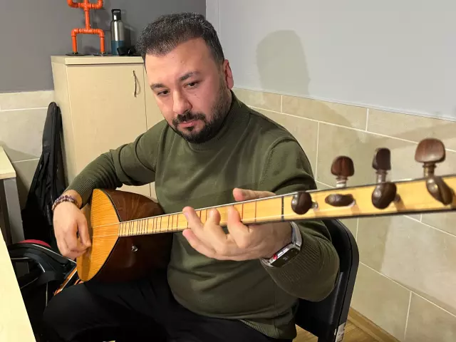 Dugunlerinde Soyledikleri Sarki Baslarina Bela 19329403 5880 M