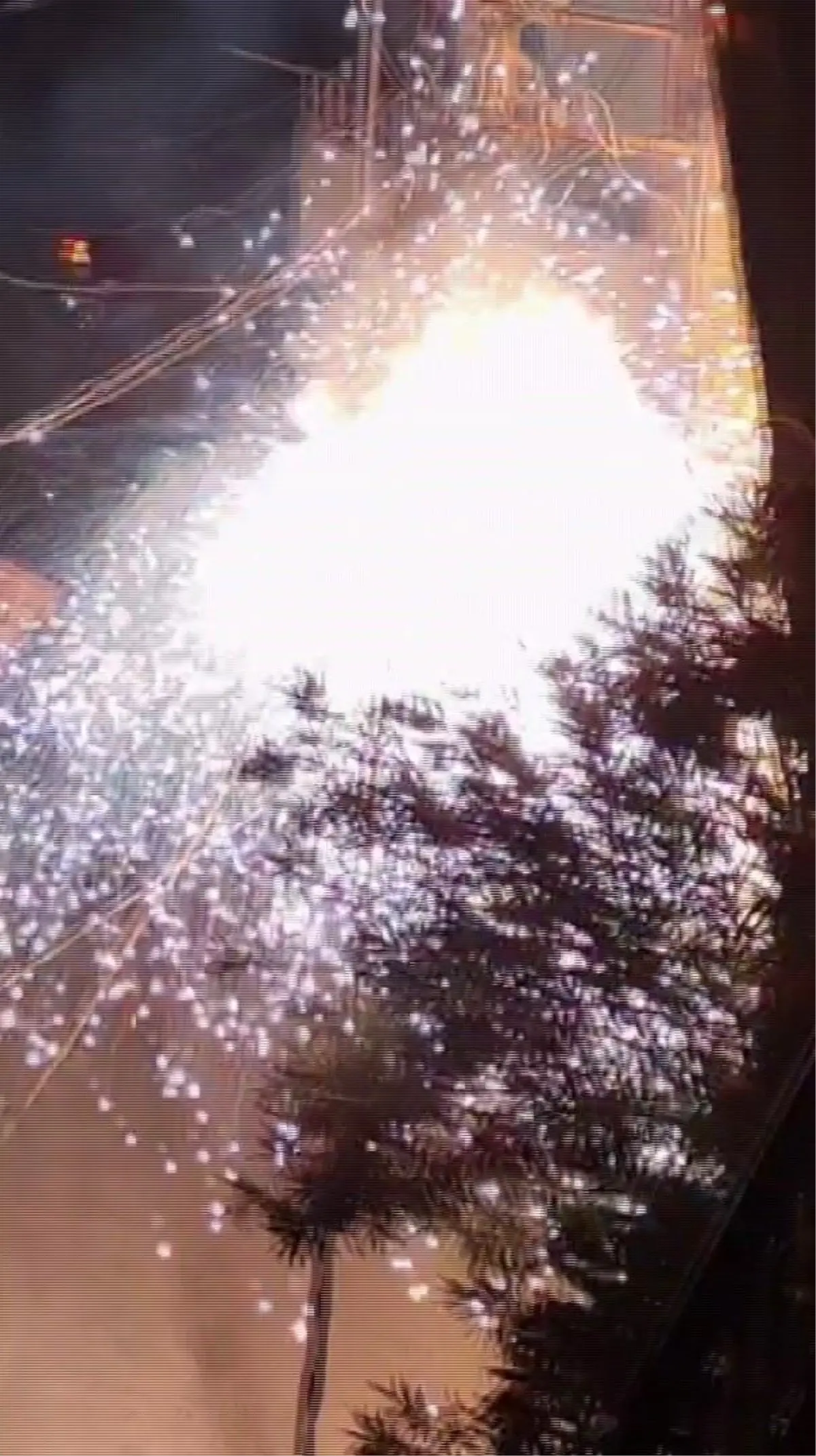 Elektrik Kablolarinda Yasanan Patlama Geceyi 19337599 Amp