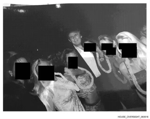 Epstein In Arsivi Acildi Trump Li Fotograflar 19351958 351 M